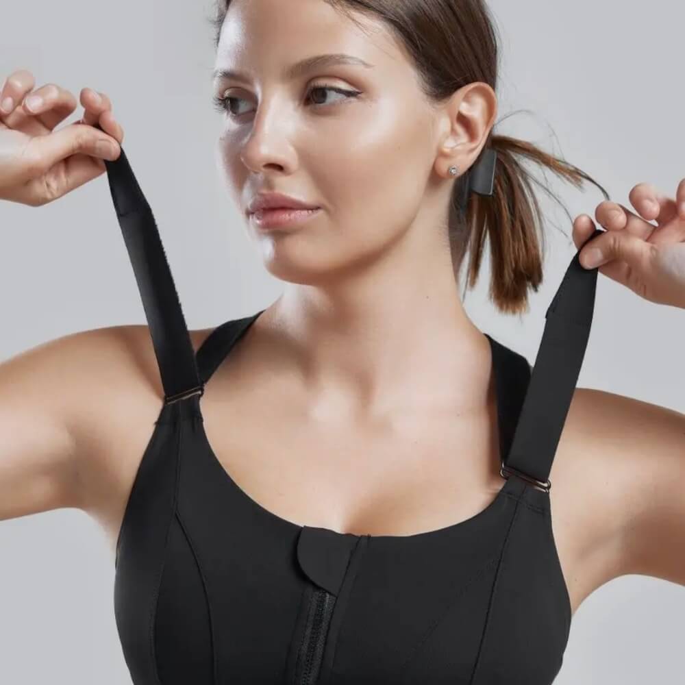 Schwarzer Ettos Active Bra mit verstellbaren Trägern, perfekte Unterstützung beim Training.