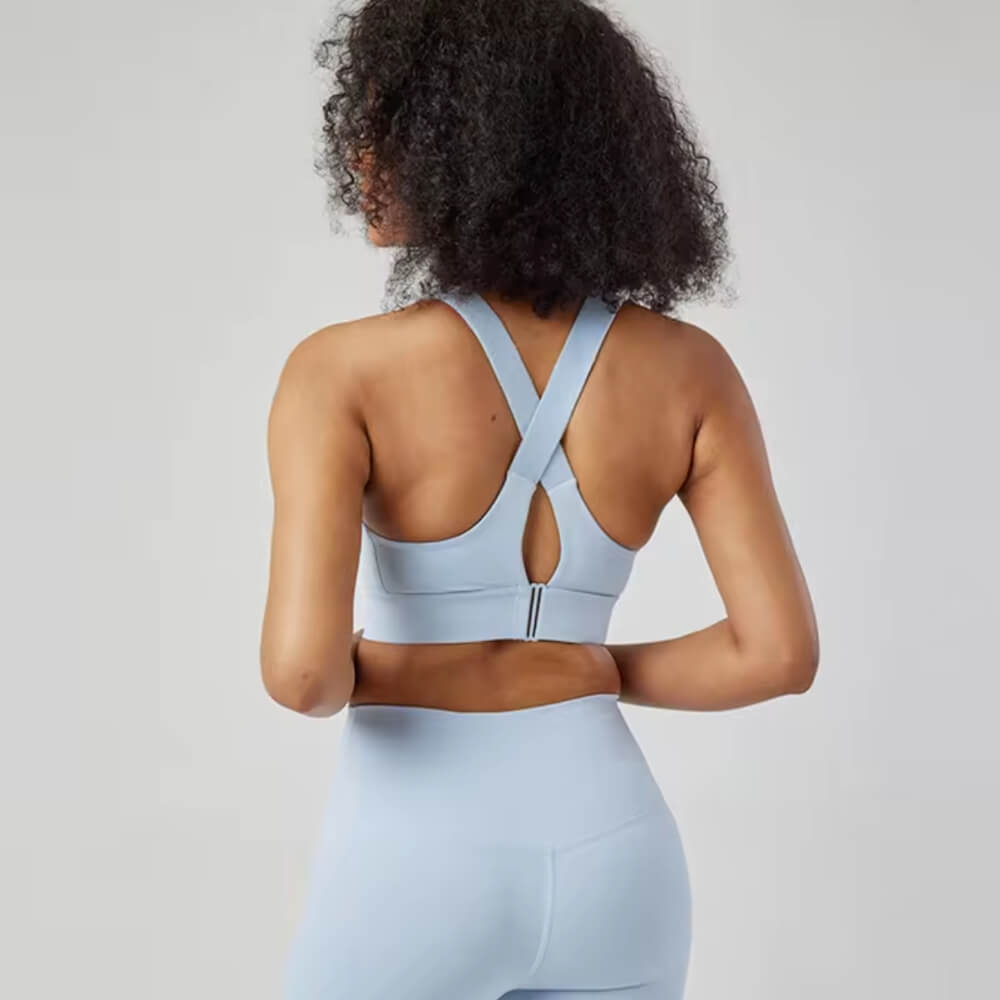 Rückansicht des blauen Ettos Active Bras mit überkreuzten Trägern für optimale Bewegungsfreiheit.