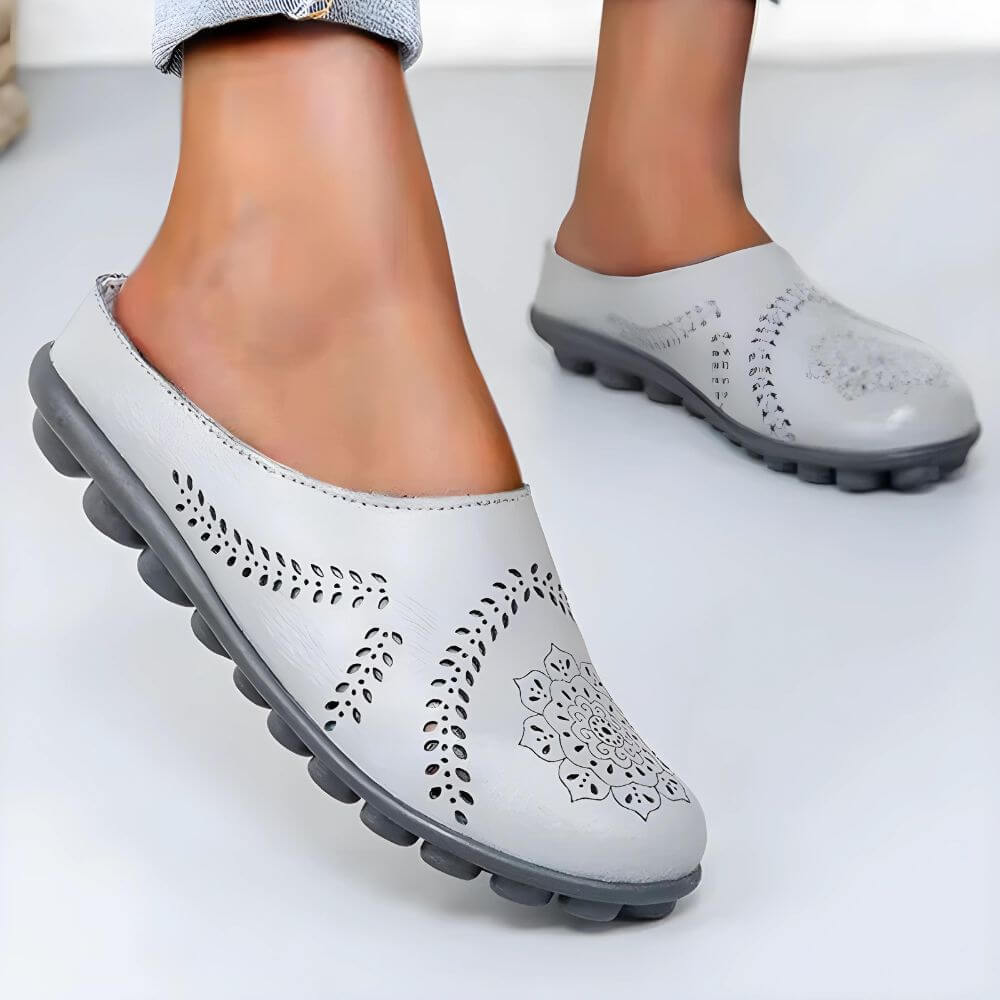 Orthopädische Slipper in Grau für gesunde Körperhaltung