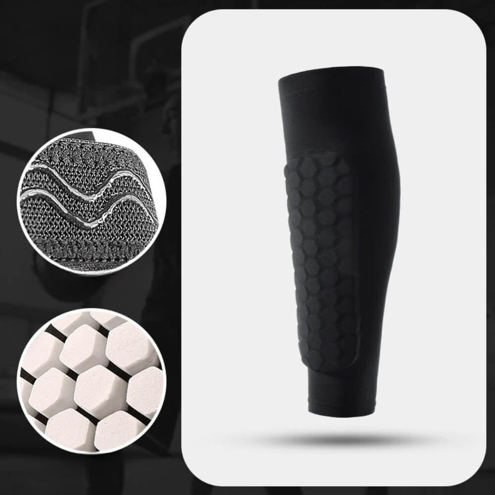 GlideGuard Schienbeinschoner in Schwarz mit stoßdämpfendem Hexagon-Polster für optimalen Schutz.