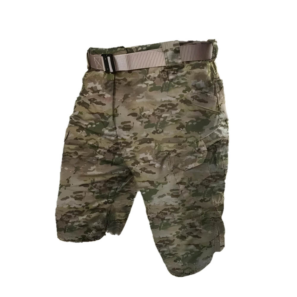 Robuste Cargo-Shorts in Dunkelgrün mit mehreren Taschen – ideal für Outdoor-Aktivitäten und taktische Einsätze.