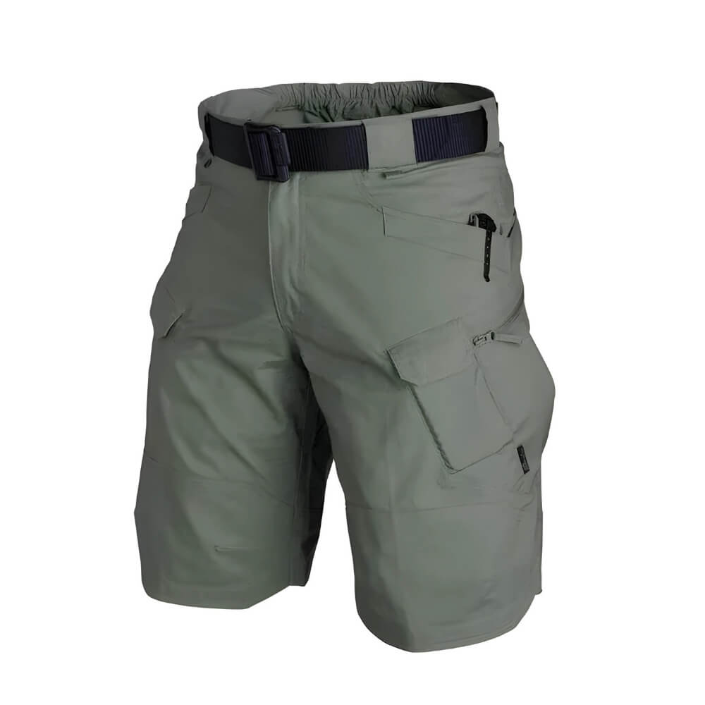 Grüne Cargo-Shorts mit elastischem Bund und mehreren Reißverschlusstaschen – ideal für Reisen und Outdoor-Aktivitäten.