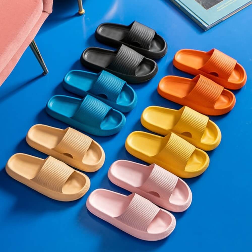 CloudSteps Hausschuhe in Schwarz, Blau, Orange, Gelb, Beige und Rosa – stylische Vielfalt in Komfort.