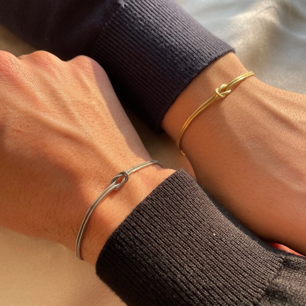 Partnerarmbänder in Gold und Silber – Stilvolle Schmuckstücke für Paare mit symbolischer Bedeutung.
