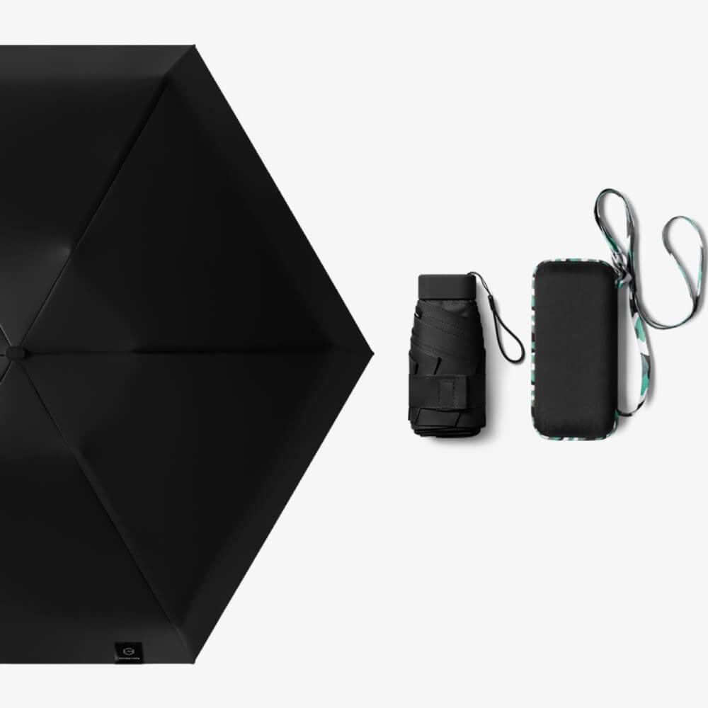 Schwarzer, faltbarer Regenschirm mit elegantem Design und robuster Konstruktion.