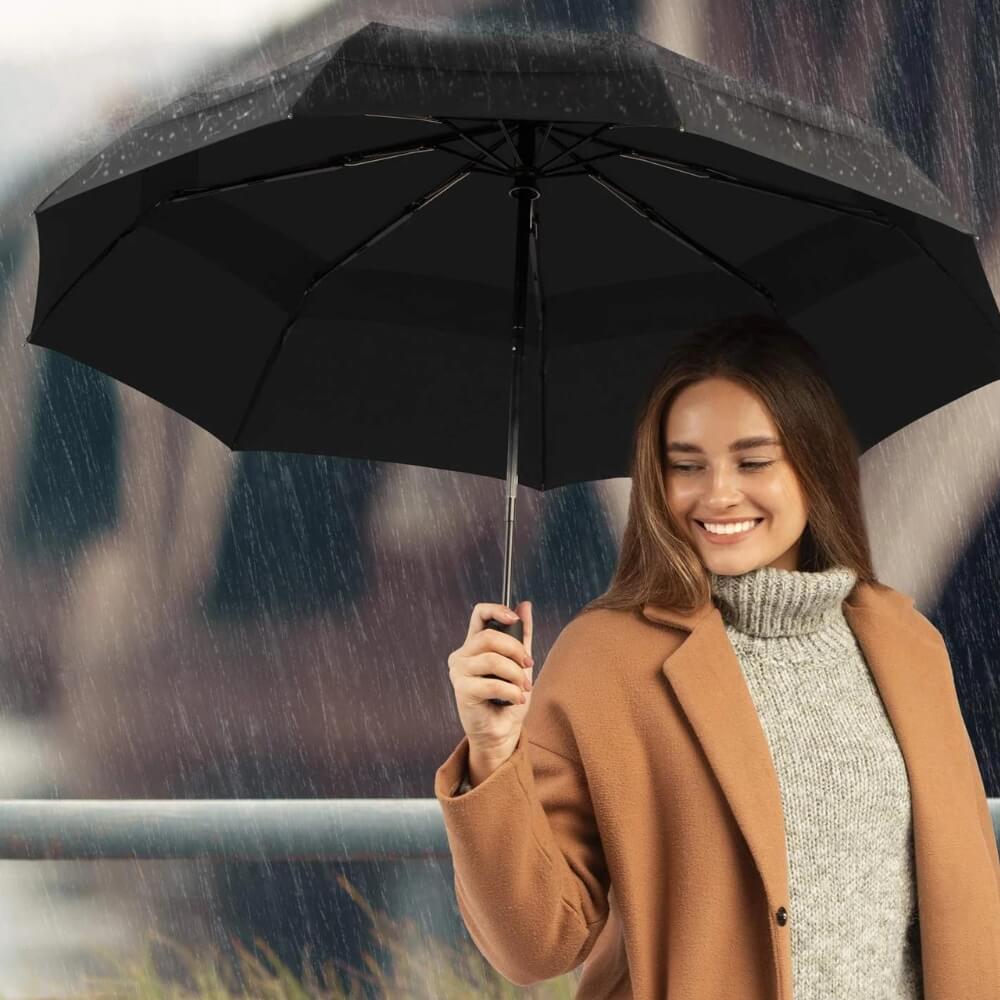 Hochwertiger schwarzer Regenschirm – winddicht, wasserdicht und kompakt faltbar.