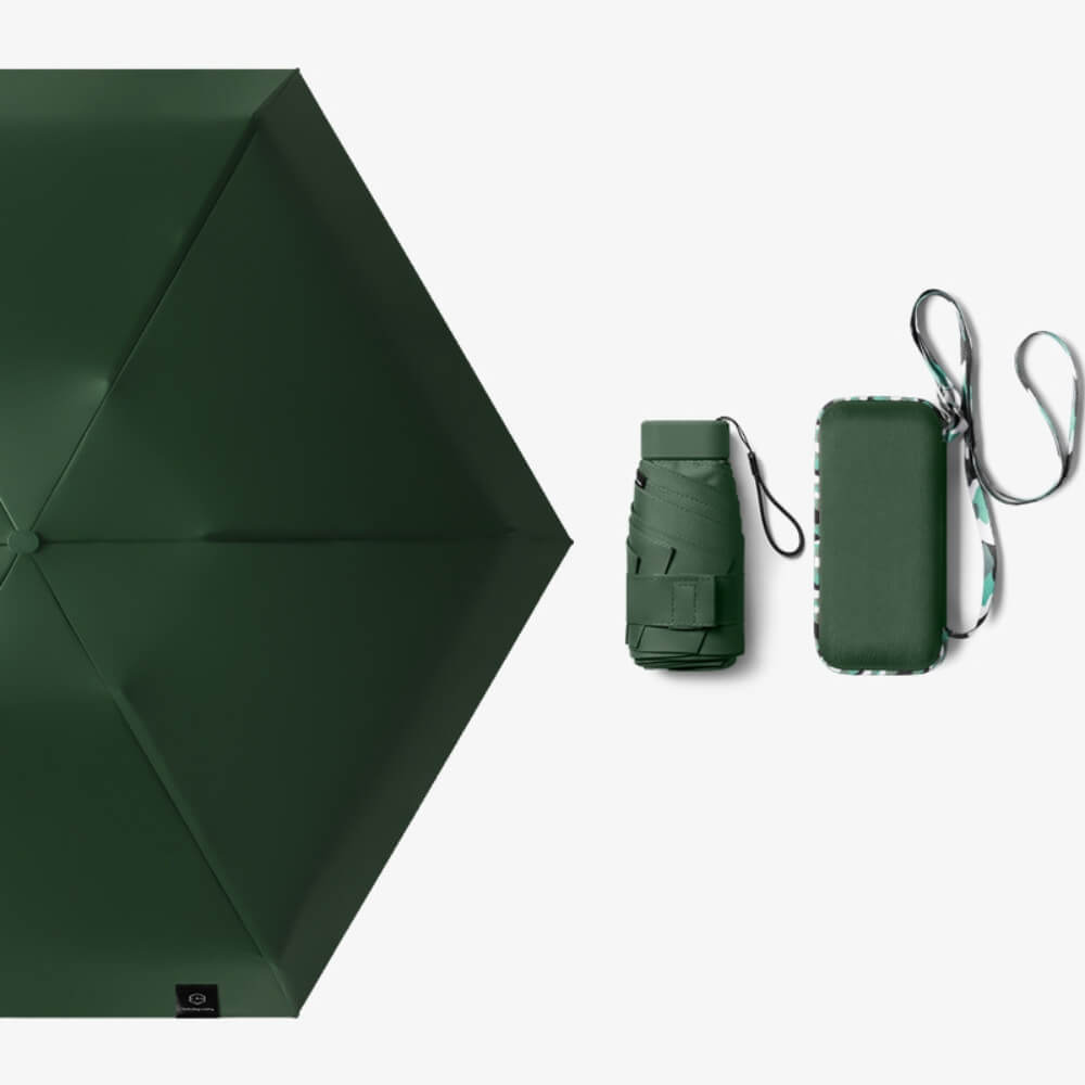 Dunkelgrüner Regenschirm mit wasserabweisendem Stoff und UV-Schutz.