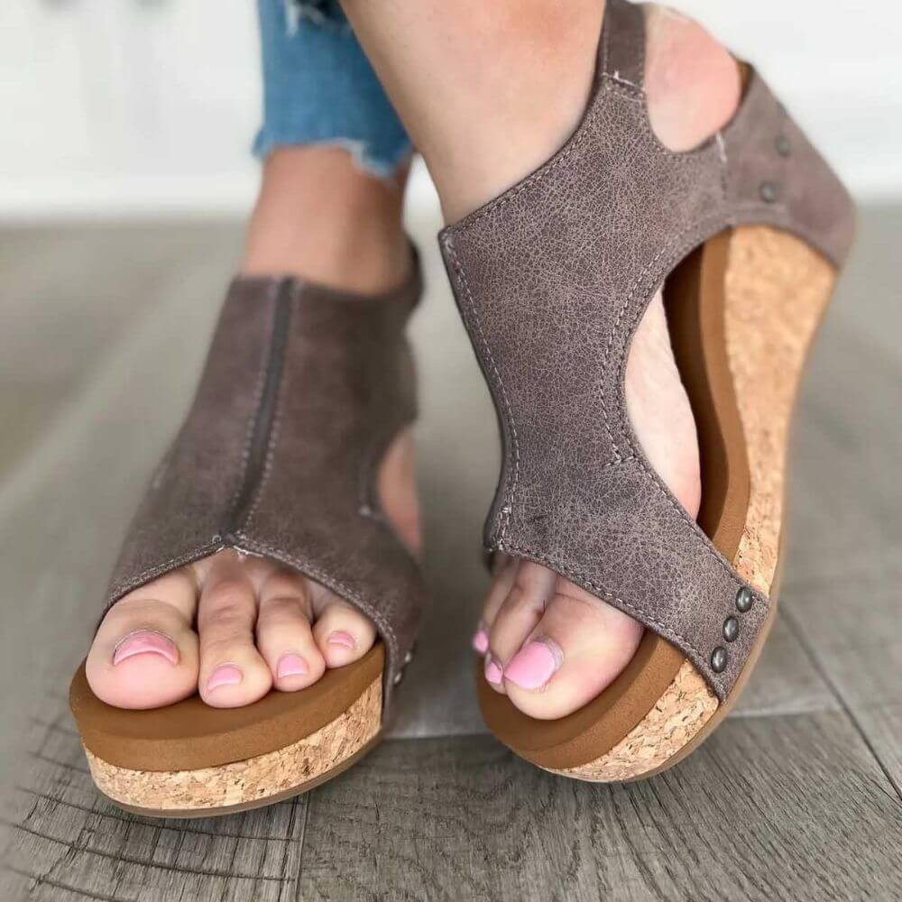 Bequeme Retro Plateausandalen mit Riemen