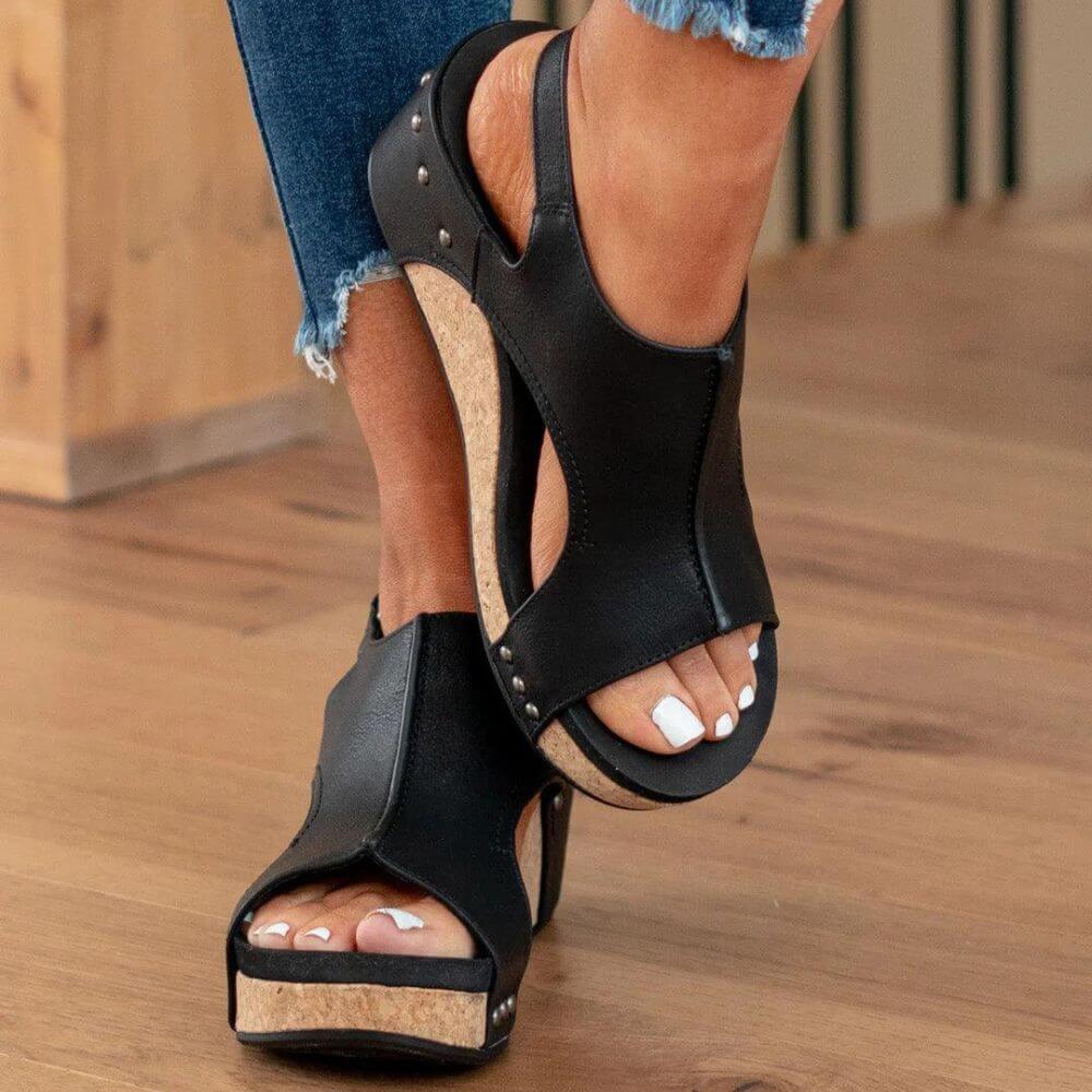 Bequeme Retro Plateausandalen mit Riemen