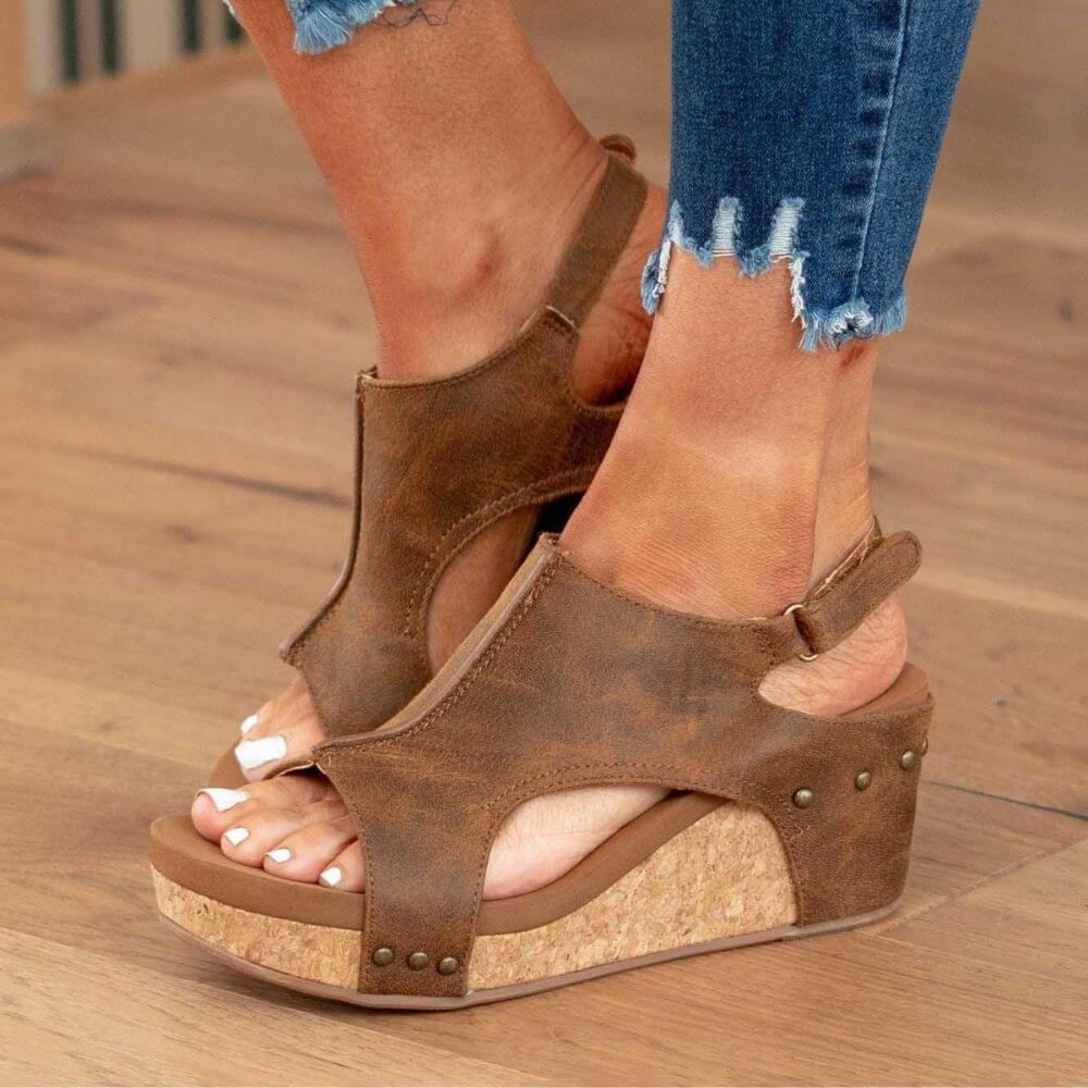 Bequeme Retro Plateausandalen mit Riemen