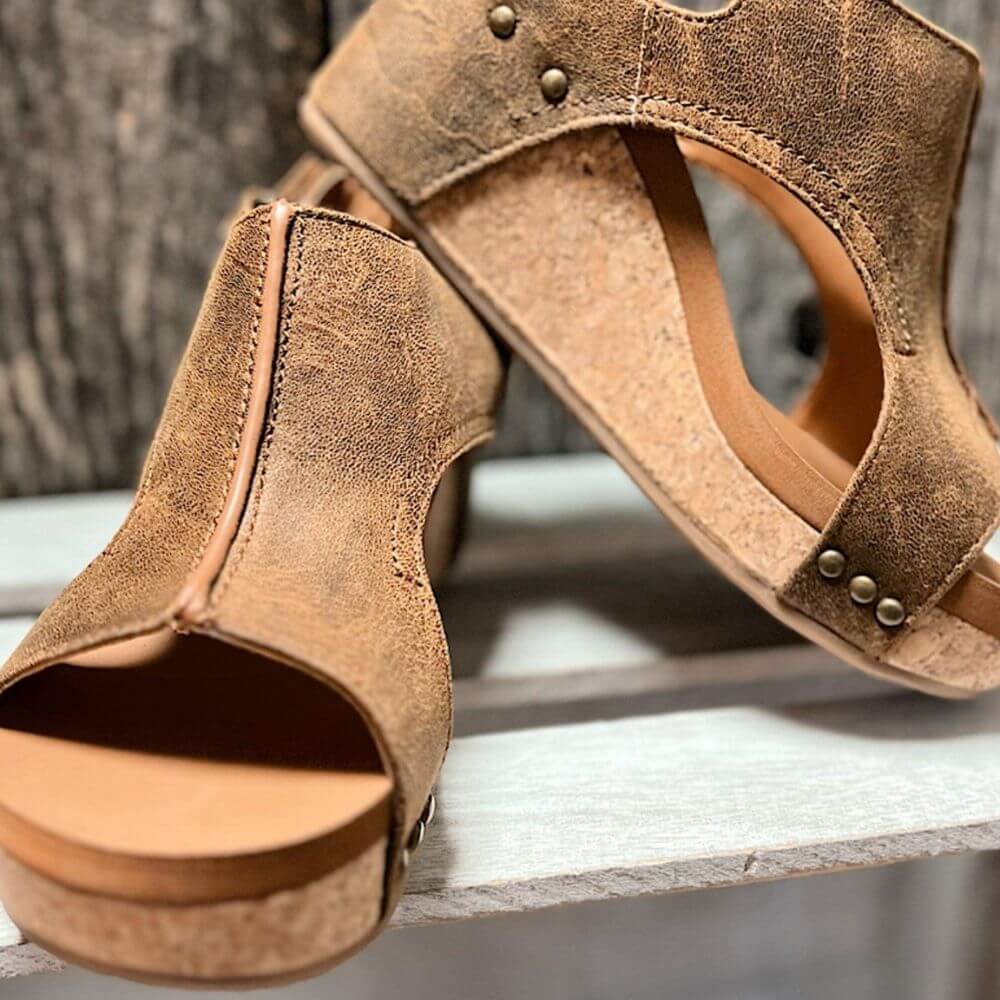 Bequeme Retro Plateausandalen mit Riemen