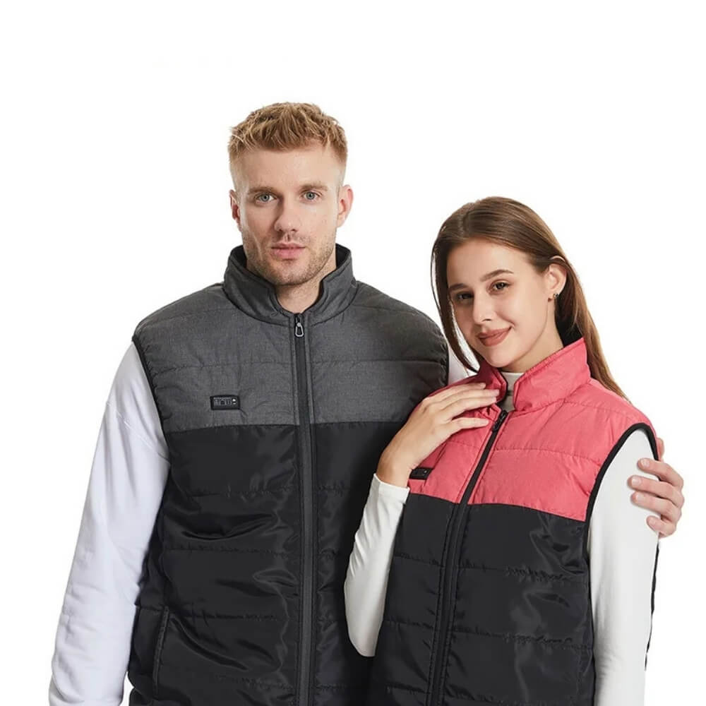 Damen- und Herrenmodell in grauer und rosa beheizbarer Weste.